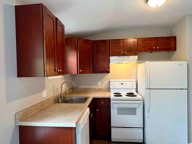 Building Photo - 17 Sanborn St