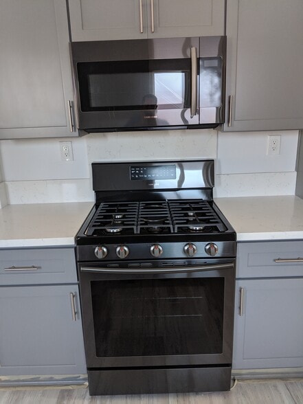 Stove - 9234 -9236 Winter Gardens Blvd