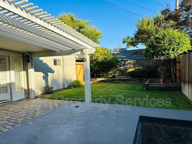 Building Photo - 5536 D St