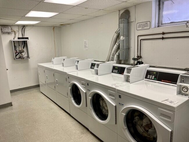 Building Photo - 100 Marion St