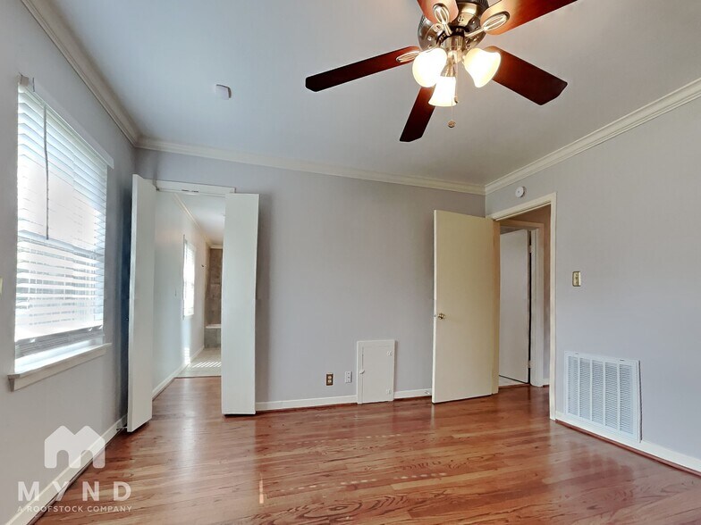 Building Photo - 7519 Schiller St