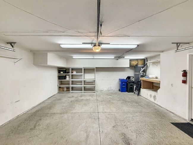 Building Photo - 9980 Scripps Vista Way