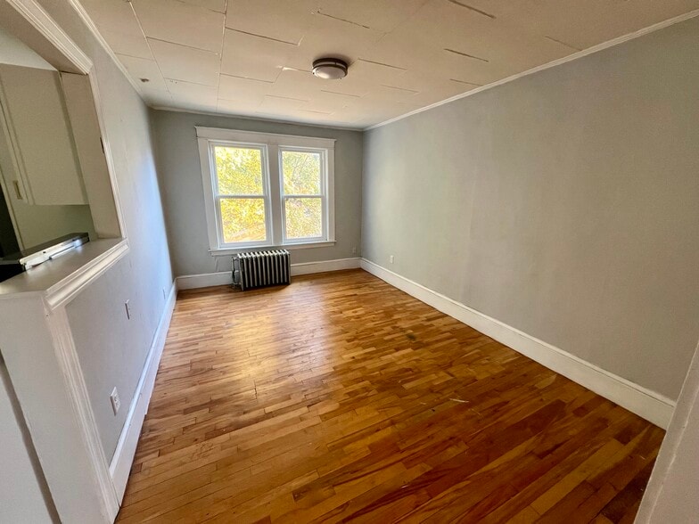 Building Photo - 413 Hammond St