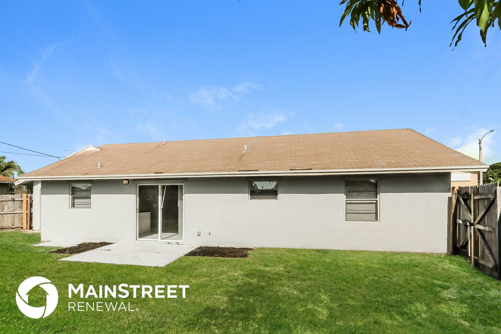 Building Photo - 2152 NE 1st Ct