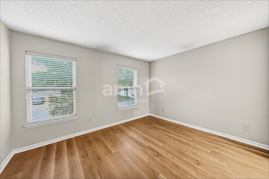 Building Photo - 2136 Olympia Dr