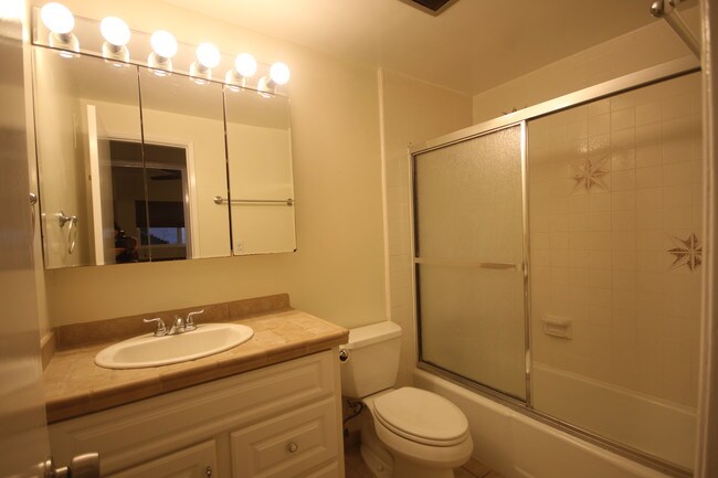 Building Photo - 206 41st St