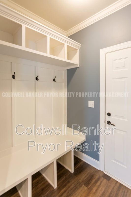 Building Photo - 3578 Red Barn Ln