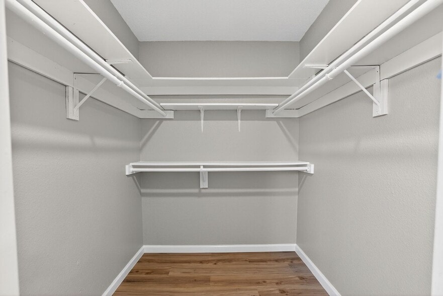 Building Photo - 5103 Devon Green Dr