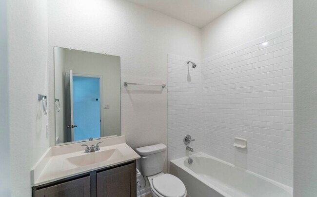 Building Photo - 2838 Davis Trce