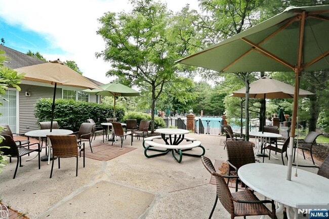 Building Photo - 2051 Charles