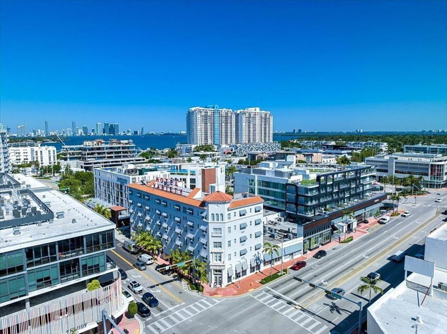 Building Photo - 1700 Alton Rd