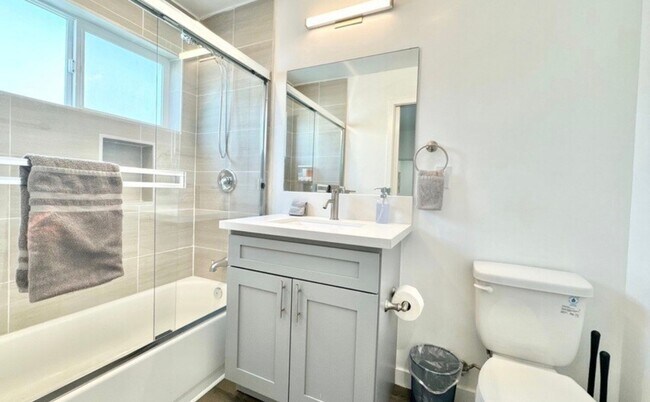 Building Photo - 1875 W 20th St