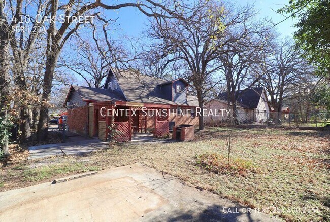 Building Photo - 410 Oak St