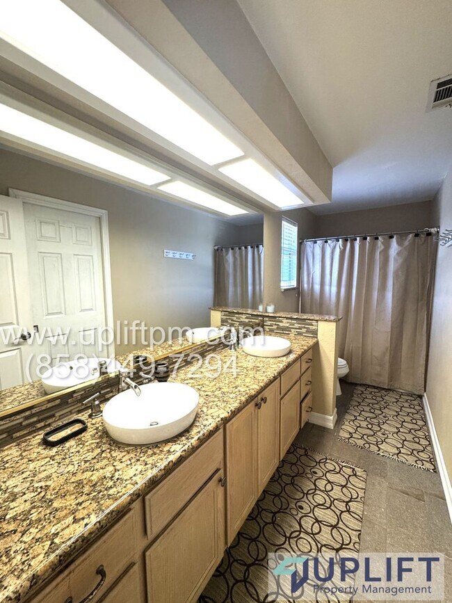 Building Photo - Gated Community Canyon Lake - Large 3 bedr...