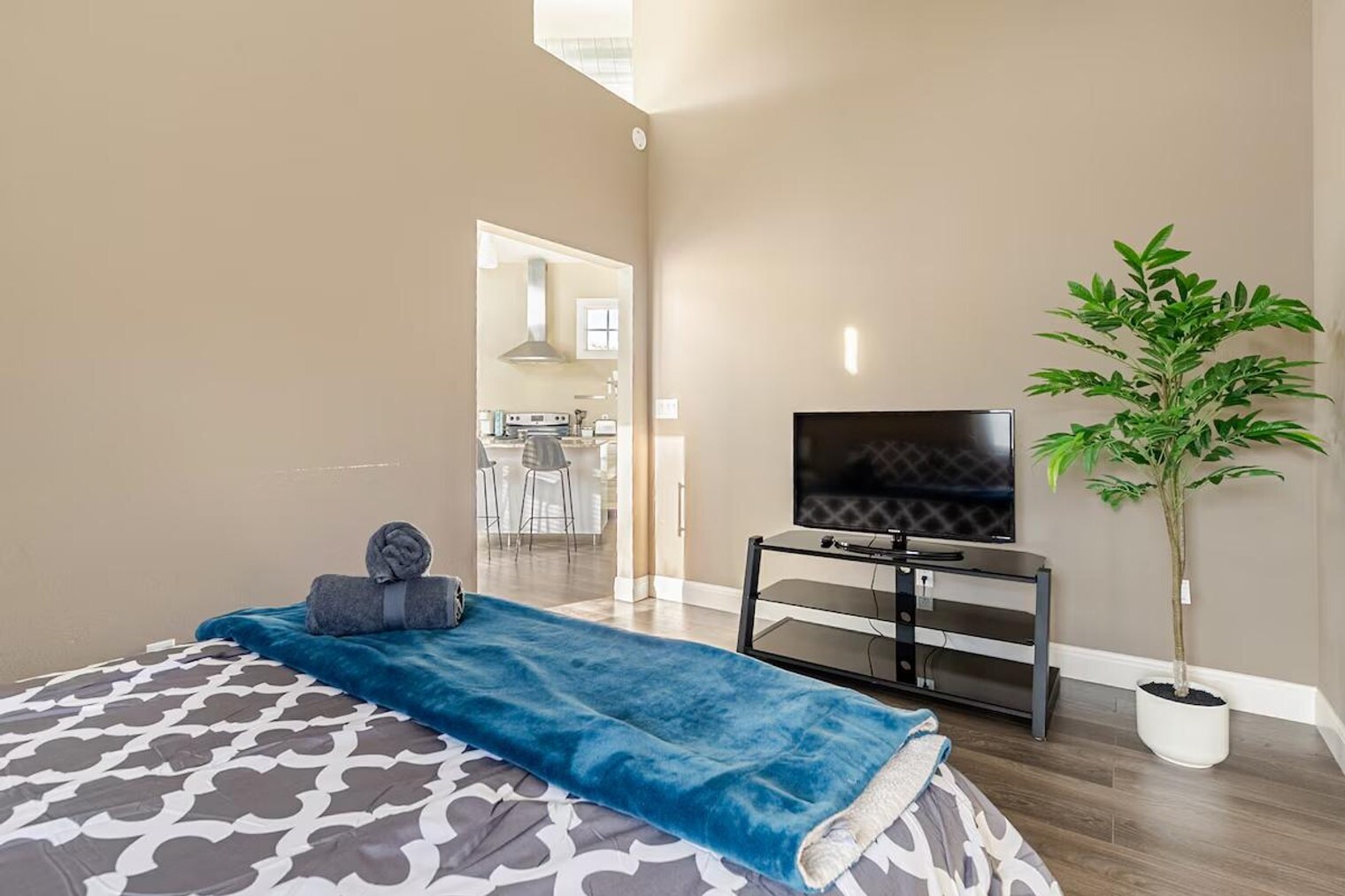 Building Photo - 805 The High Rd