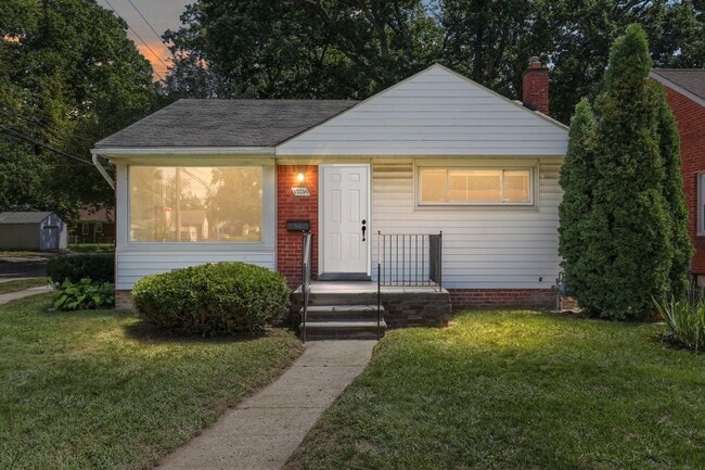 Building Photo - 12734 Riverview St