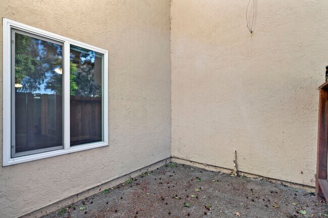 Building Photo - 975 Murrieta Blvd