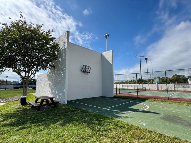 Building Photo - 9205 Tudor Dr