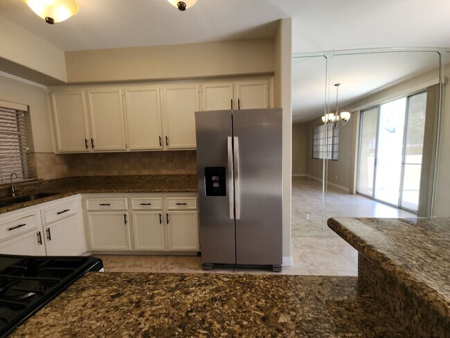 Building Photo - Immaculate Two Story Townhouse style Condo in Summerlin.