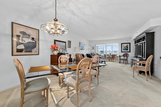 Building Photo - 14095 Royal Vista Dr