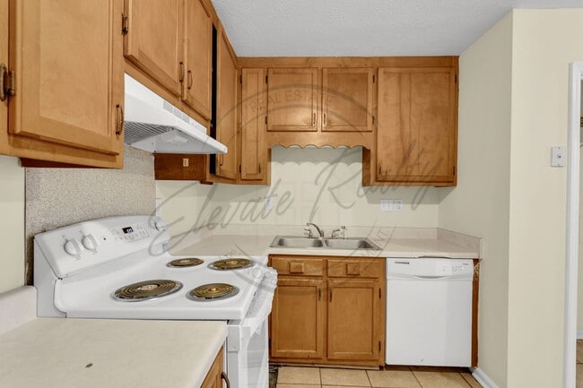 Building Photo - Two Bedroom Ranch in Columbia - 1/2 Off First Months Rent!