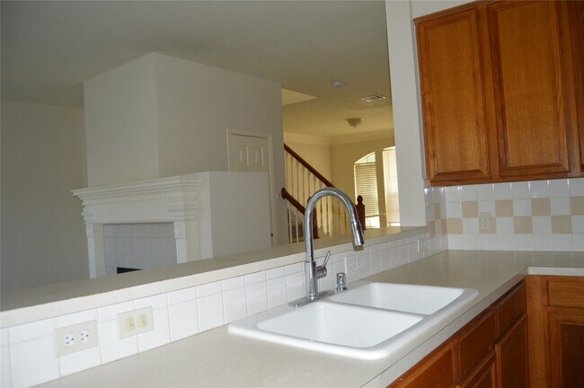 Building Photo - 2423 Waterwood Dr