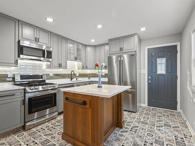 Building Photo - 2205 Clover Ave