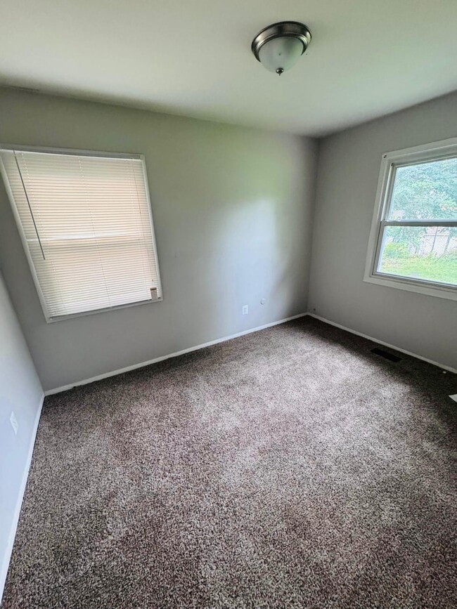 Building Photo - 12 Ember Ln
