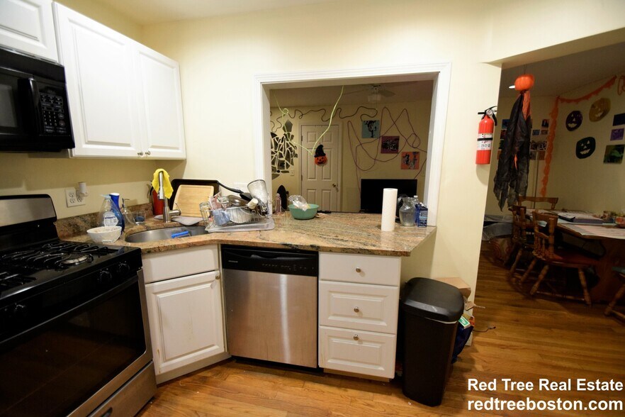 Building Photo - 62 Egmont