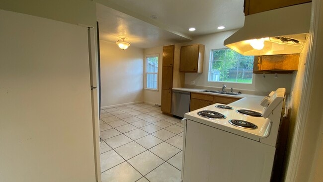 Building Photo - 4BD/1BA House with Fenced Yard – Walk to DU!