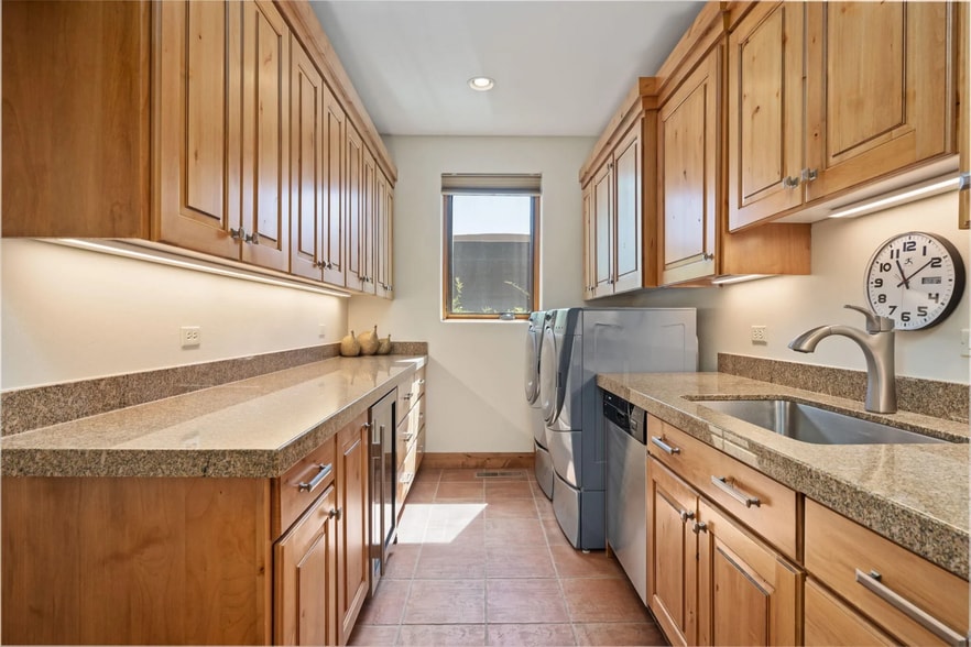 ull-Size Laundry Room With Storage Galore - 1500 E Split Rock Dr