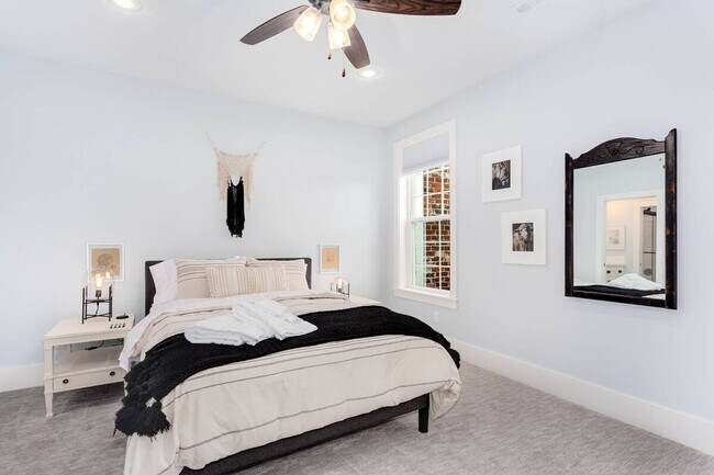 Building Photo - 319 NW A St