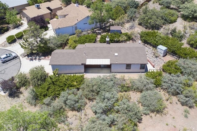 Building Photo - Home in Cliff Rose!