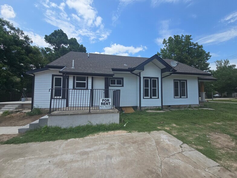 Building Photo - 320 Chautauqua Ave