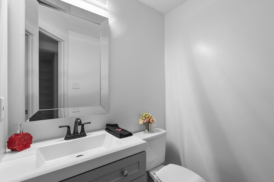 Half bath - 6602 Seat Pleasant Dr