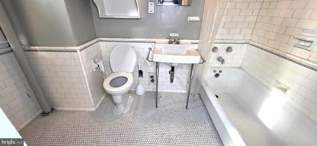 Building Photo - 1954 Columbia Rd NW