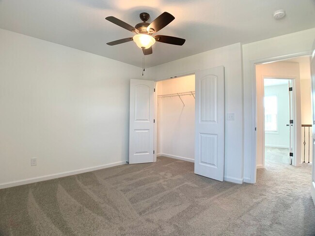 Building Photo - 987 E Creek Coyote Trl