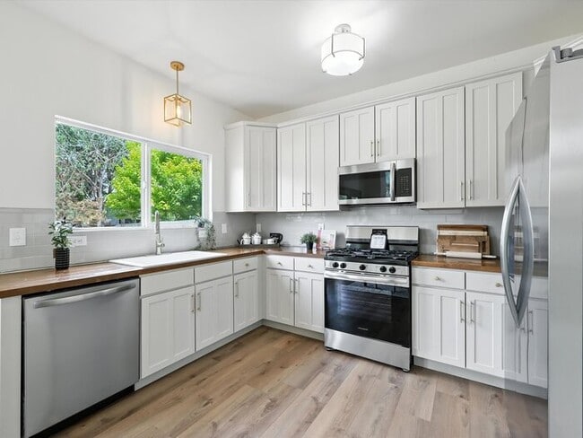 Building Photo - 4304 Gunbarrel Dr