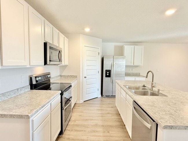 Building Photo - 5320 Peach Dr