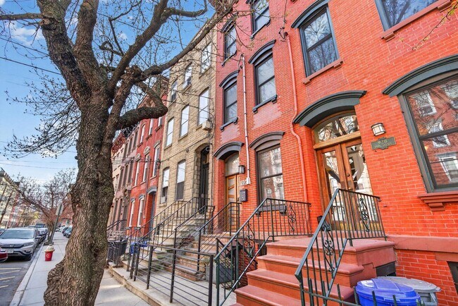 Building Photo - 926 Park Ave