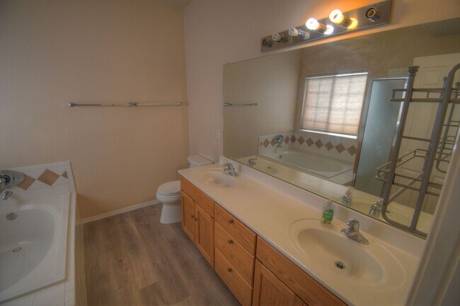 Building Photo - NW Heights --3 Bedroom 2 Bathroom 2 Car Ga...