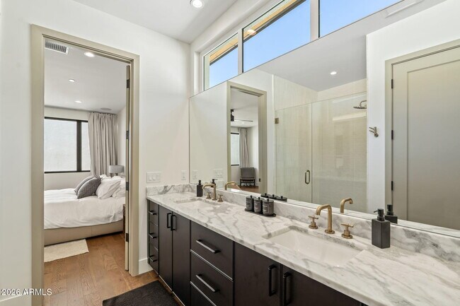 Building Photo - 6916 E 2nd St