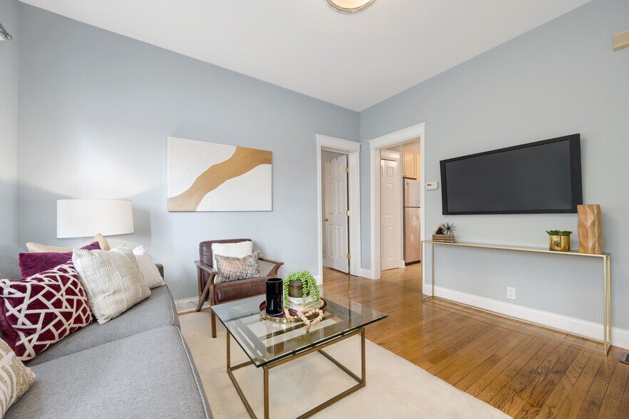 Building Photo - 3805 N Ravenswood Ave