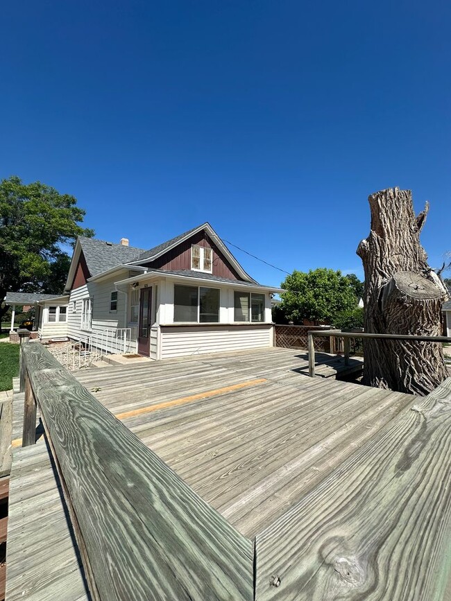 Building Photo - Amazing 3 bedroom home avail NOW