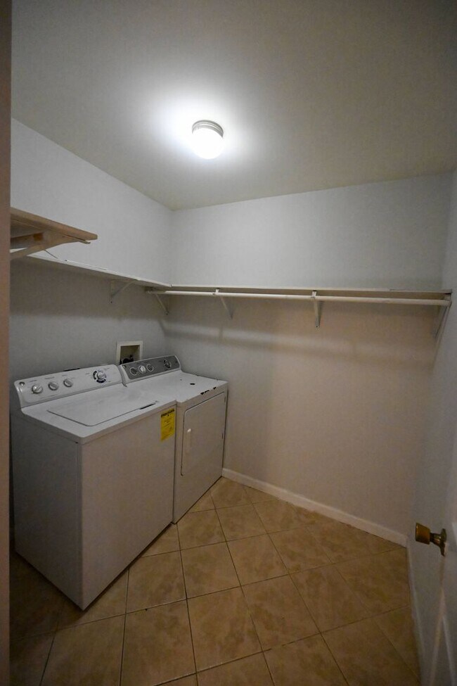 Building Photo - Stunning 3BR / 3BA Home on 2.48 Acres – Hillsborough, NC