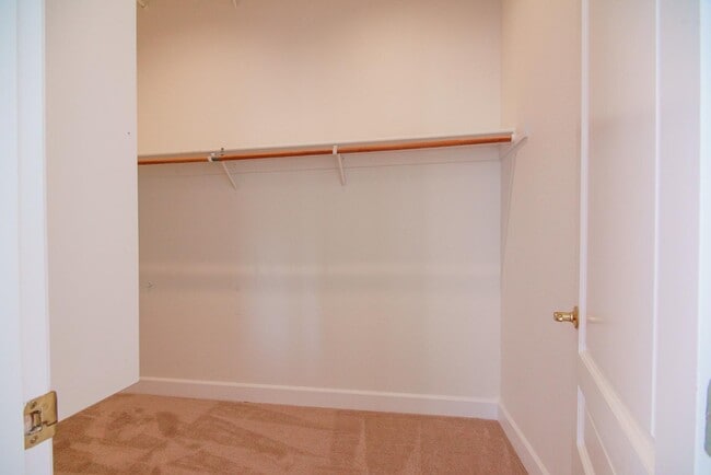 Building Photo - 26148 Legends Ct