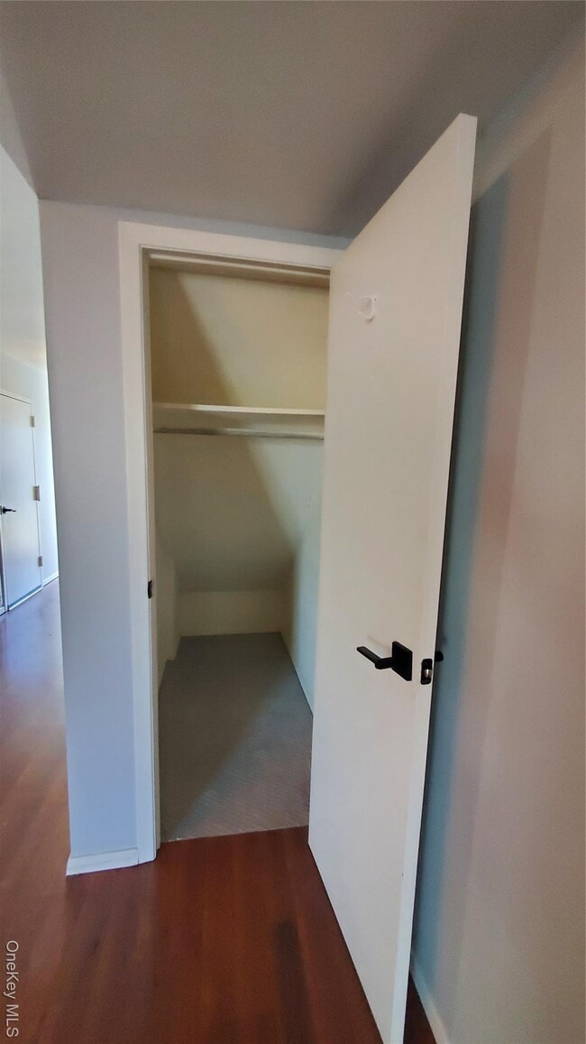 Building Photo - 1404 Sara Cir