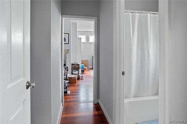 Building Photo - Huge 5 Bedroom House Next to VCU With Off ...