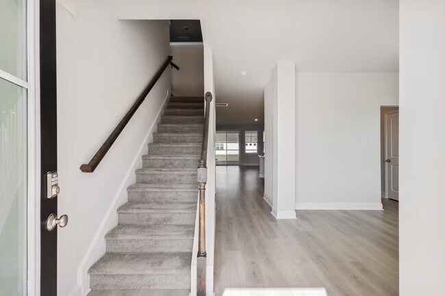 Building Photo - 2053 Ainsley Dr