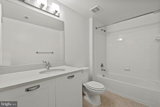 Building Photo - 2451 Midtown Ave